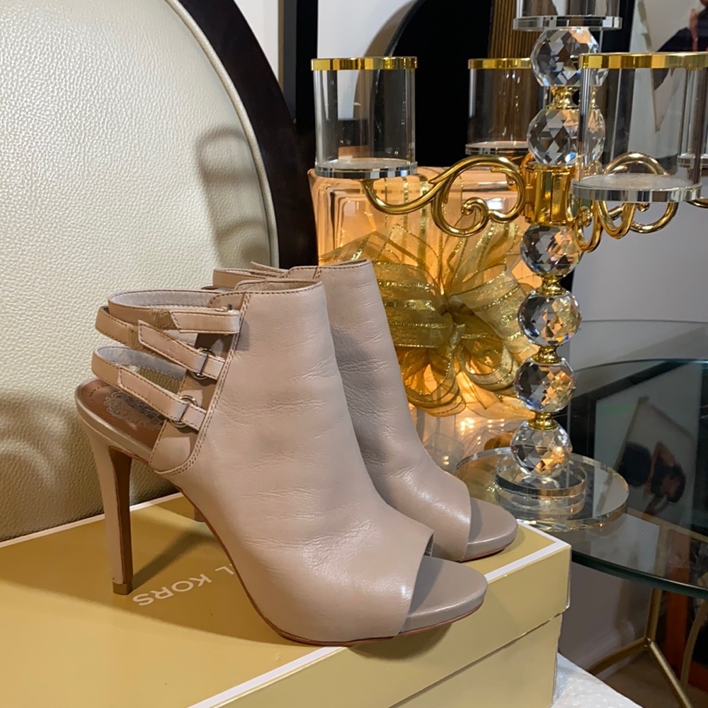 Vince Camuto Peep Toe Used in good condition